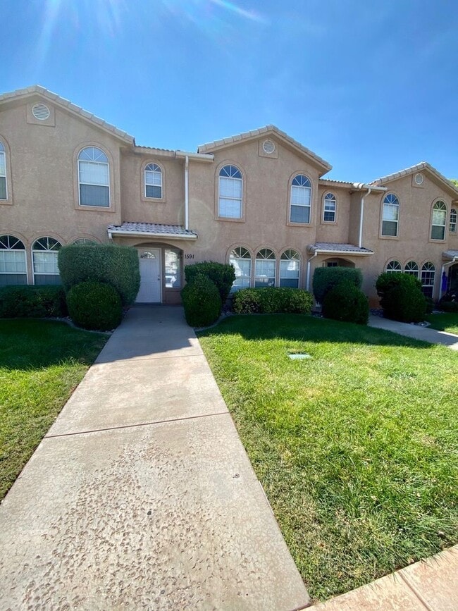 Building Photo - Parkside Townhome