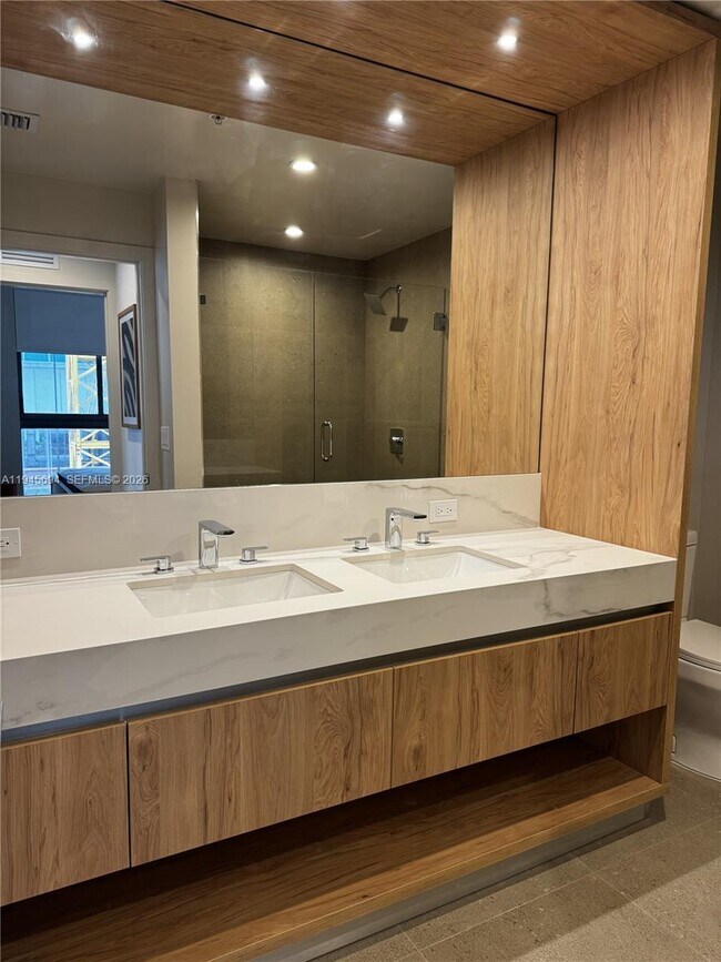 Photo - 11 NE 6th St Unidad 1601