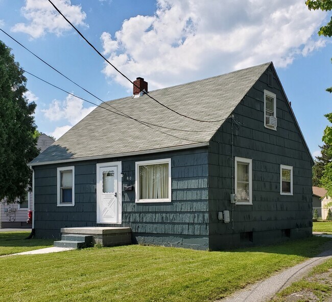 Building Photo - 810 Frederick St