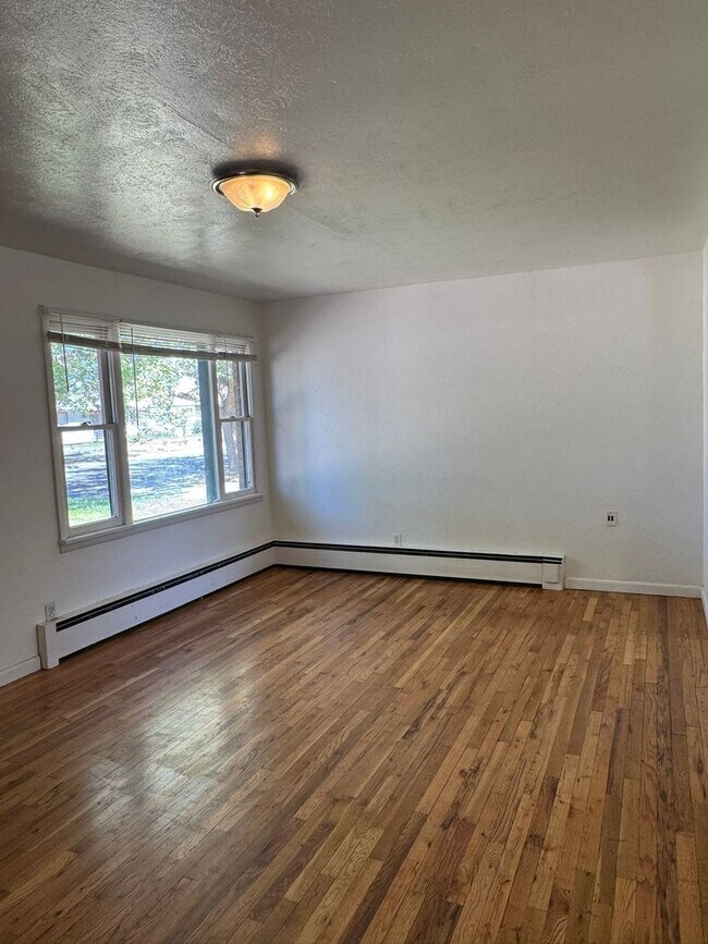 Photo - 3Bed 1Bath Ground Floor Unit Near Campus!!!!! Unit A