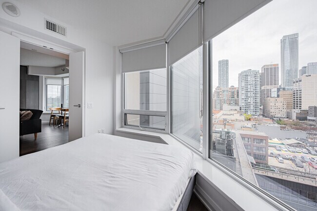 Photo - 155 Yorkville Ave Unité SI ID1045461P