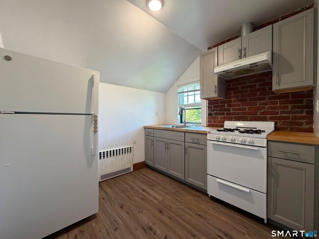 Photo - 105 Crystal St Unit 2