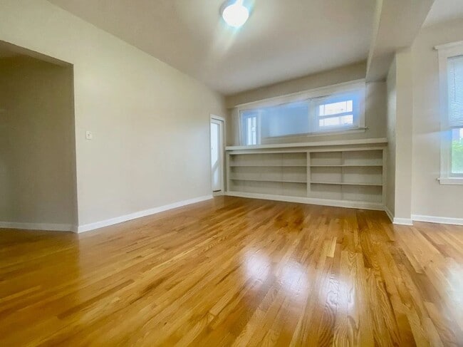 Photo - 7505 N Greenview Ave