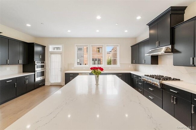 Photo - 210 Legend Dr