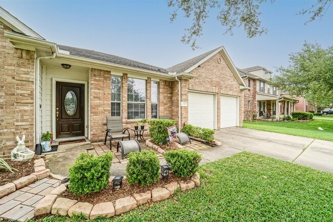 Photo - 387 Henderson Ln