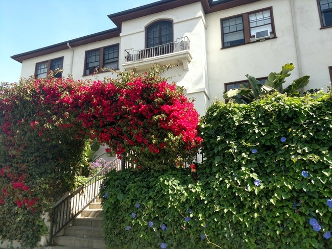 Building Photo - 860 E Kensington Rd Unit 864 Rental