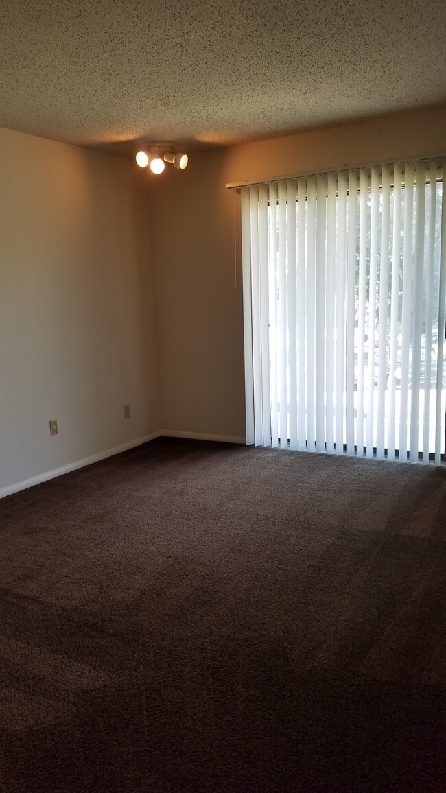 Sala de estar Una cama Eff. - Briargreen Apartments