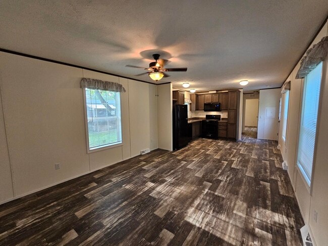 Building Photo - 12 Woodside Ln Rental