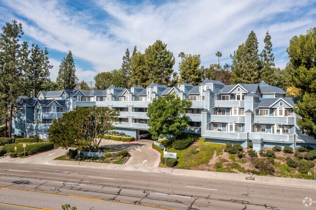1501 N Brea Blvd