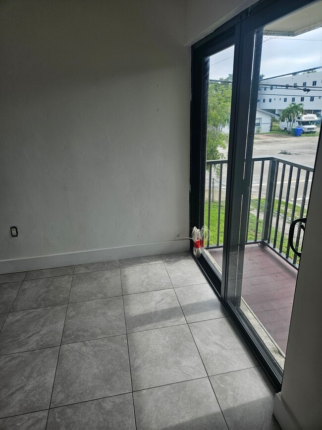 Vista - 170 NW 59th St Unidad 3