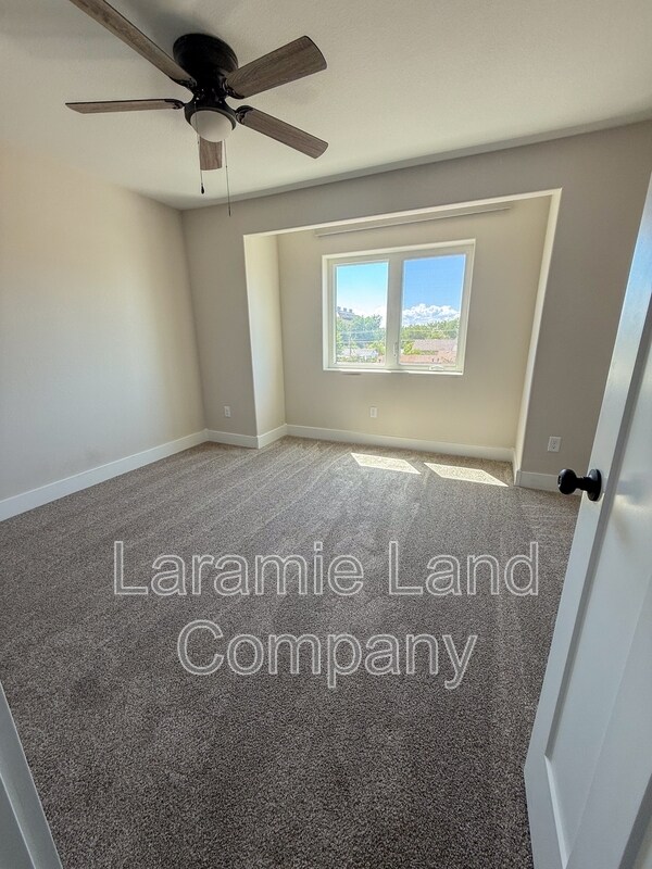 Photo - 569 N 12th St