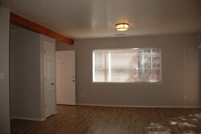 Photo - 643 Reeves Pl SW