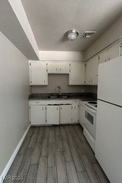 718 W Wilson Ave Unit 104