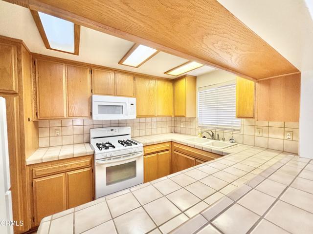 Photo - 272 Cahuenga Dr