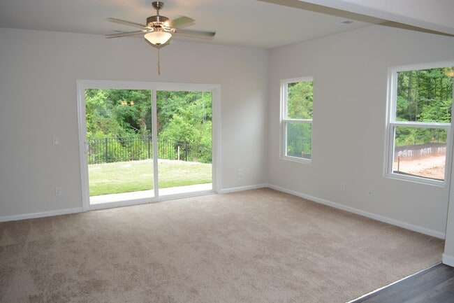 Photo - 258 Yorktown Ln