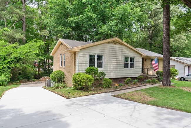 1126 Brucemont Dr