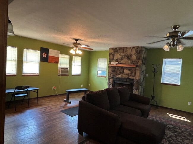 Photo - 3420 Fairlane Ave