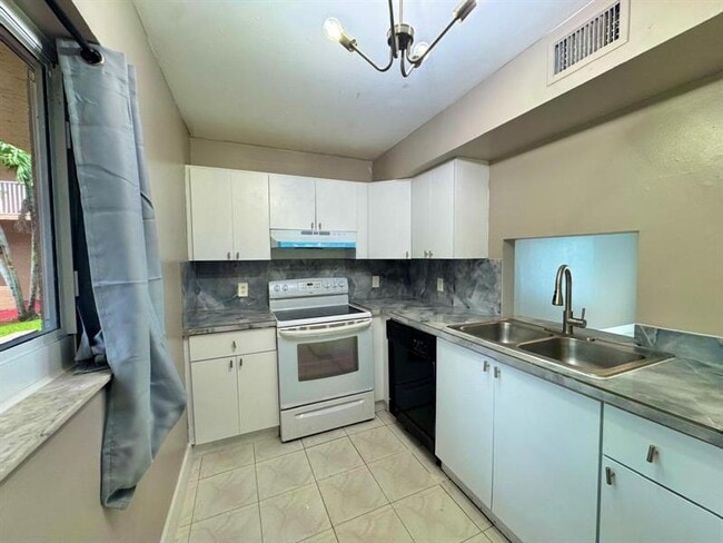 Building Photo - 3552 NW 114th Terrace Rental