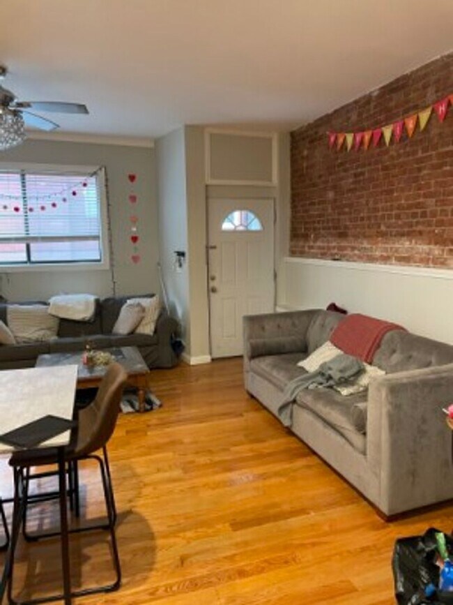 North End - 3 bedroom apartment (bi-level)... - North End - 3 bedroom apartment (bi-level)...