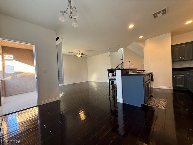 Photo - 1862 Hollywell St