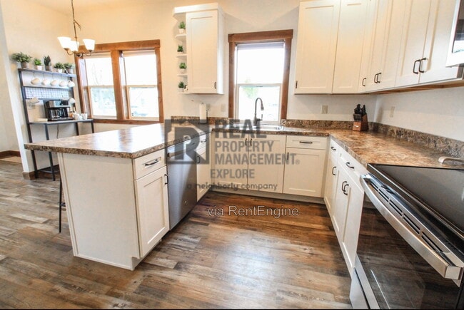 Photo - 1029 4th Ave W