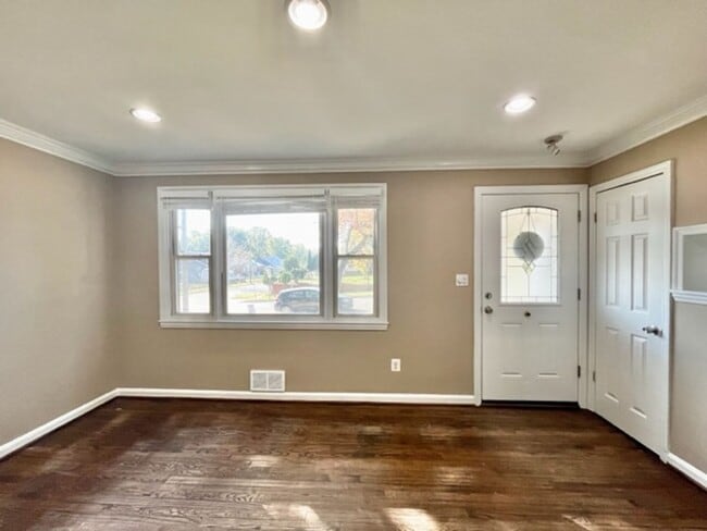 Photo - Great home, lots of room and fully finished basement with own entrance