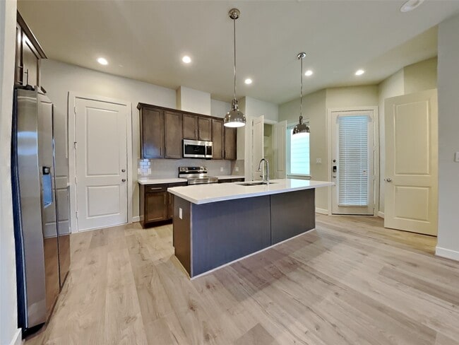 Photo - 2604 Turner Quinn Wy