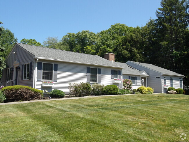 Building Photo - 30 Beaver Pond Rd Rental