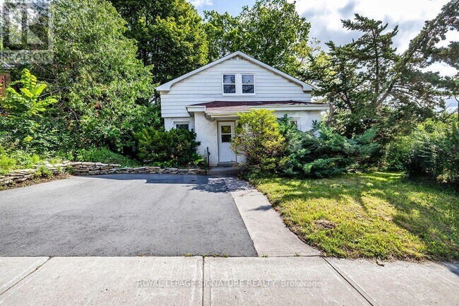Photo - 688 Aylmer St N