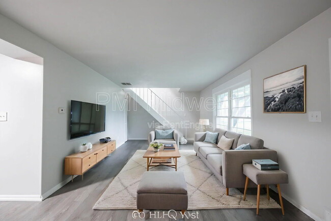 Photo - 6920 Chrysler St