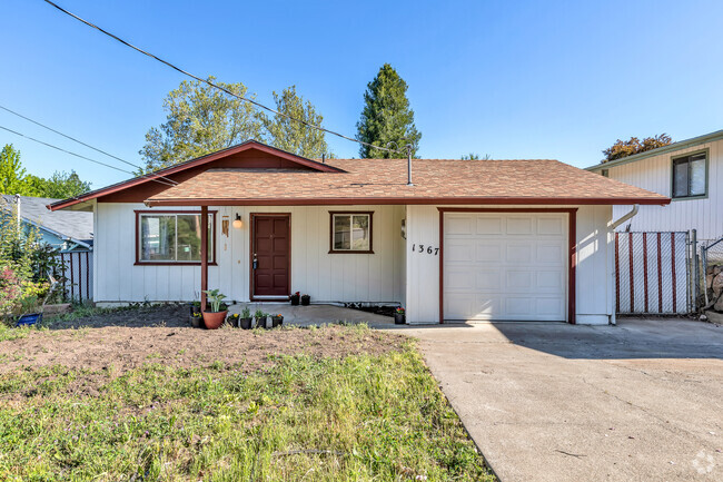 Building Photo - 1367 Lawnridge St Rental