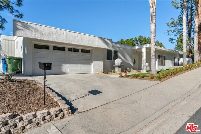 Photo - 4862 Adele Ct House