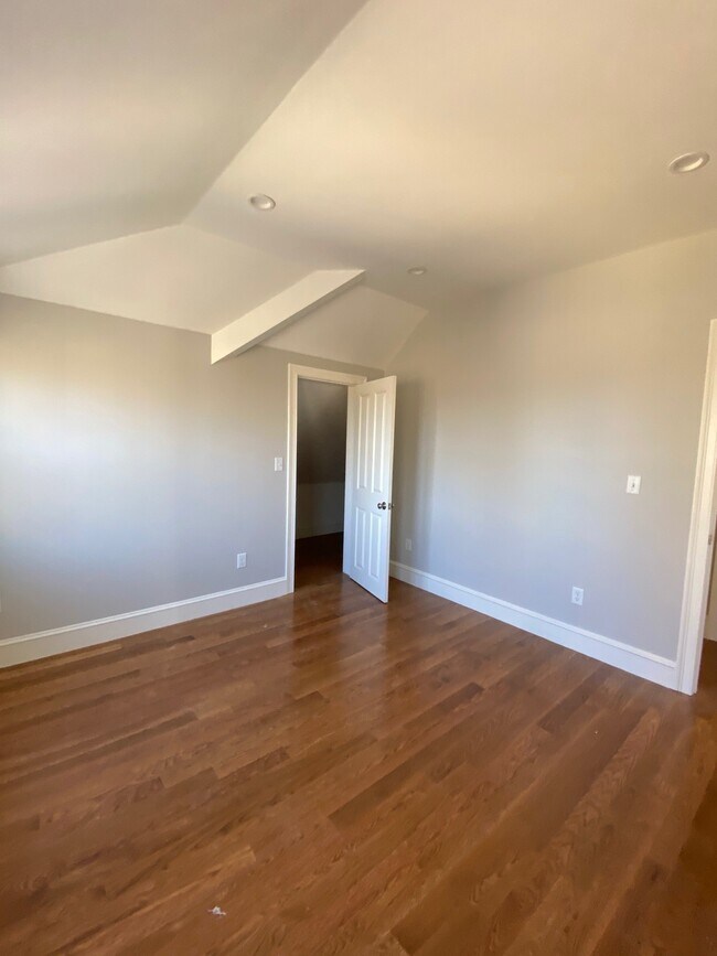 bedroom with walk-in closet - 355 Hatherly Rd Unit carriage hse apt-utils in