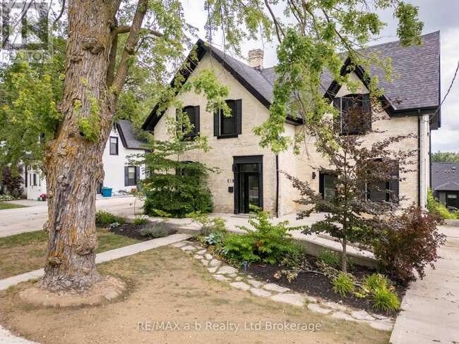Photo - 66 Daly Ave