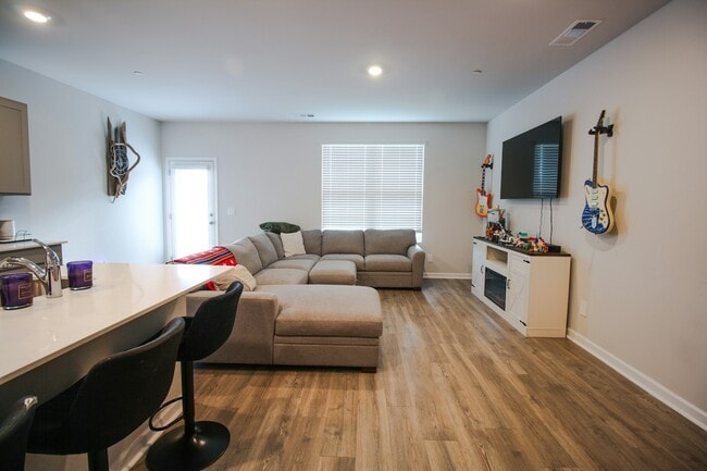 Photo - 220 Dale Mires Ln