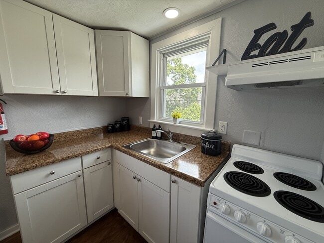 Photo - 742 Locust St