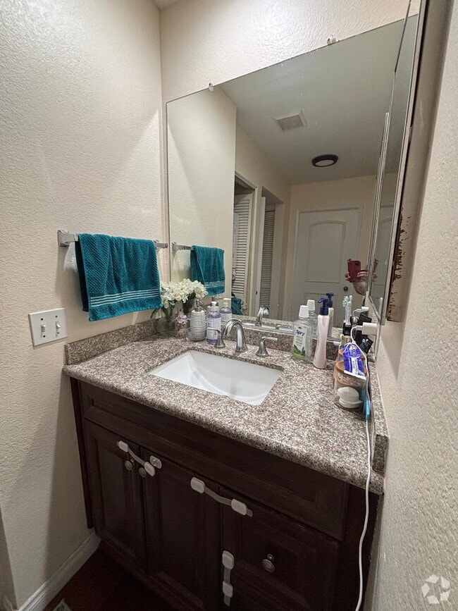 Building Photo - 4435 Nobel Dr Unit 37 Rental