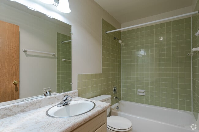 2BR, 1.5BA - Ashford
