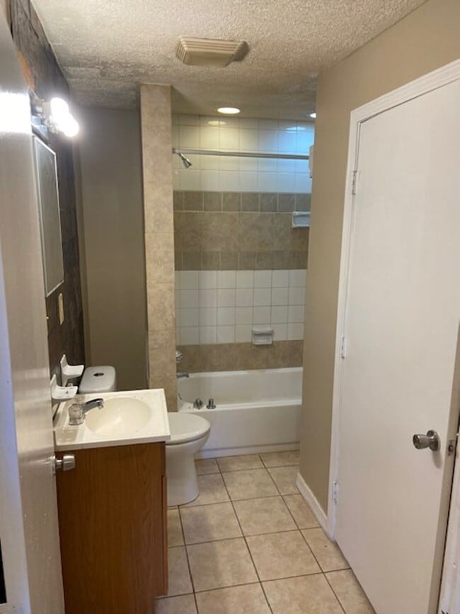 Photo - 1015 Lynn St Unit 1015B