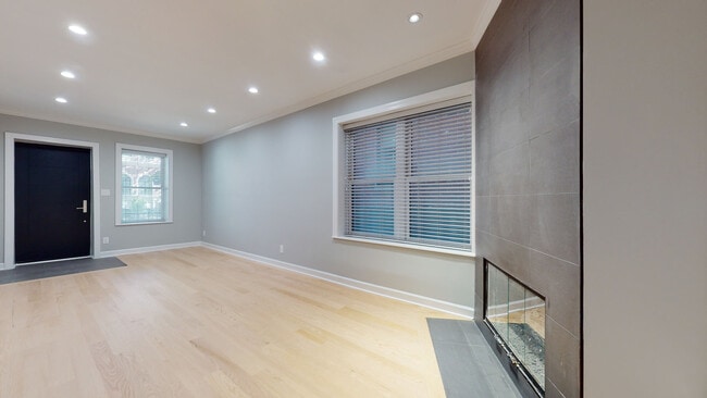 Photo - 1543 W George St Unidad 1