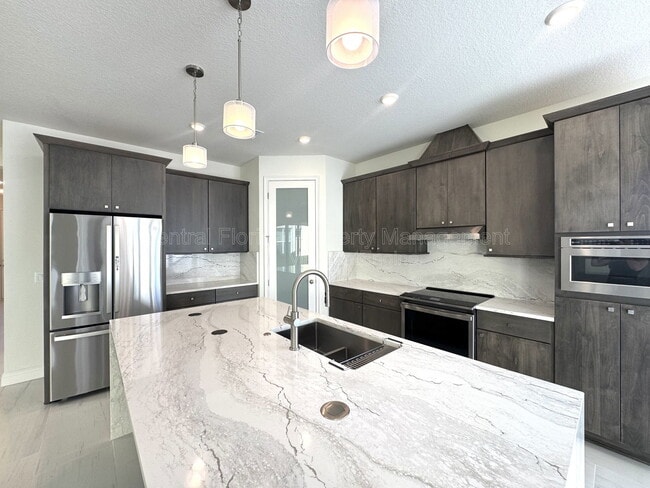 Photo - 9819 Gobat Aly