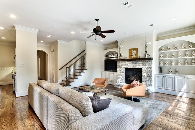 Photo - 3919 Swarthmore St