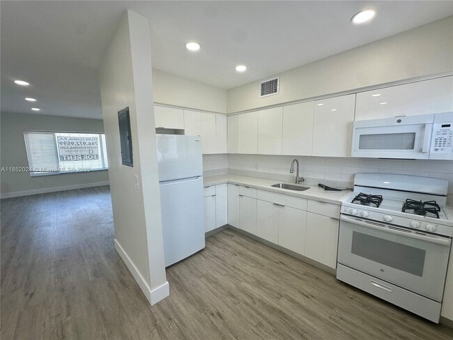Building Photo - 8125 Hawthorne Ave Unit 3 Rental