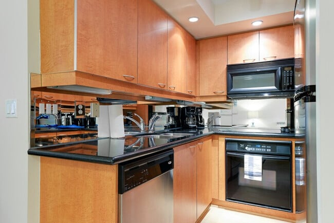 Photo - 188 University Ave Unit ID1034870P