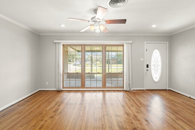 Photo - 1411 Conrad Sauer Dr