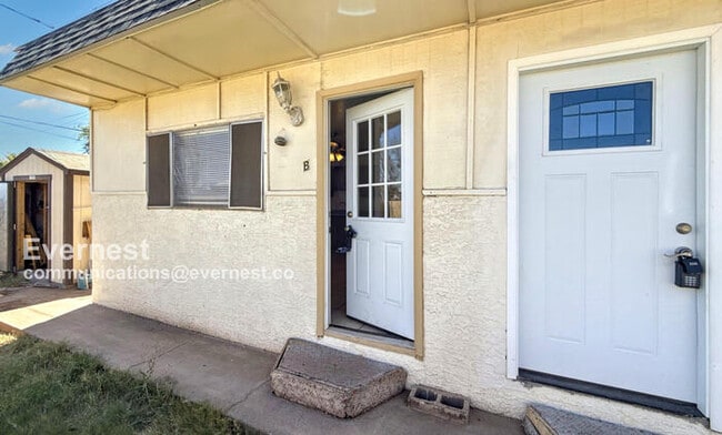 Building Photo - 2525 E Willetta St Rental