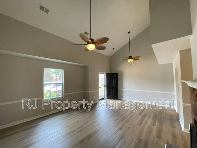 Photo - 6913 Snyder Rd