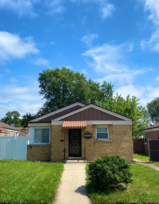 Photo - Beautiful House Available NOW $1500.00