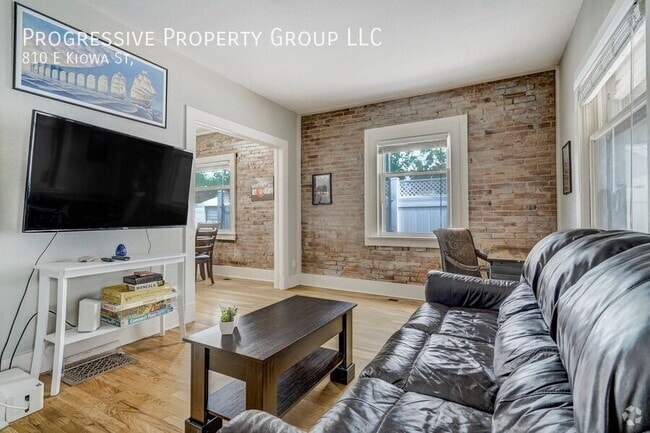 Building Photo - 810 E Kiowa St Rental