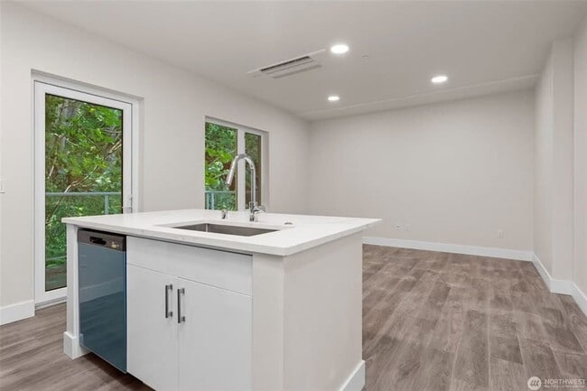 Photo - 1709 Harbor Ave SW Unit 402